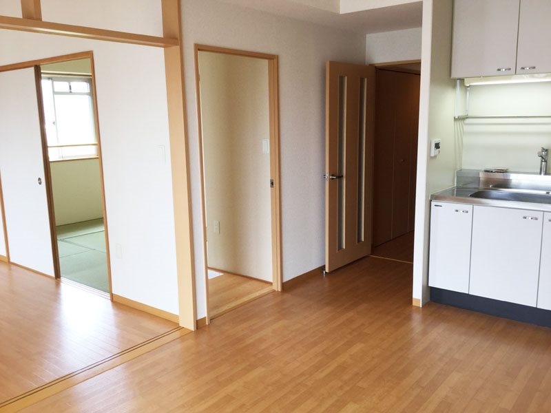 コーシャハイツ法円坂35号館の居間写真