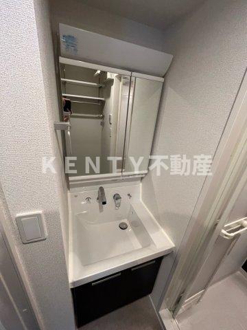 洗面設備　明るい洗面所です