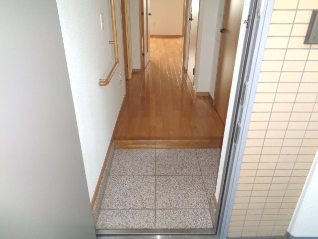 西武多摩湖線 一橋学園駅 徒歩9分 4階建 築24年の玄関写真