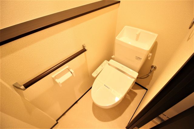 トイレ　温水洗浄便座