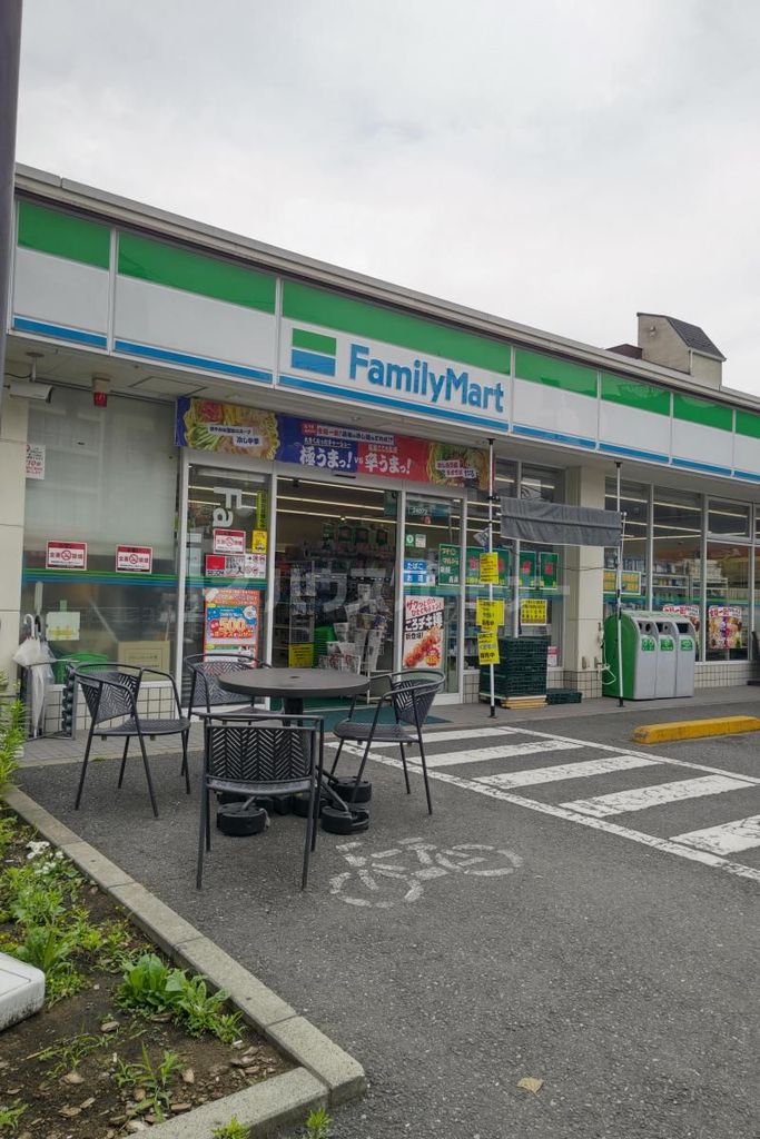 コンビニ　ファミリーマート浮間中央通り店（コンビニ）まで110m