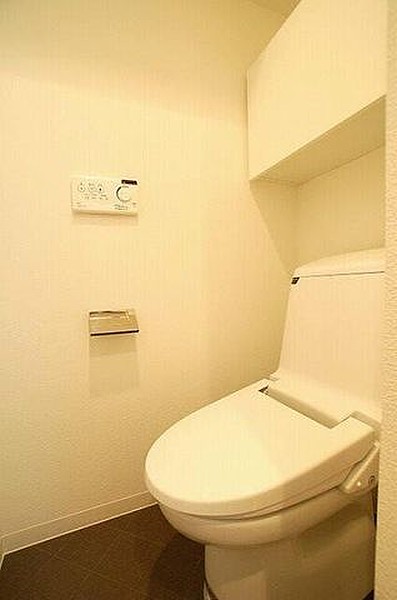 ＪＲ山手線 鶯谷駅 徒歩5分 12階建 築16年のトイレ写真