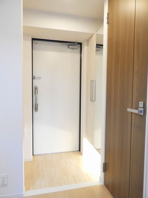 ブライト 西原駅前の玄関写真