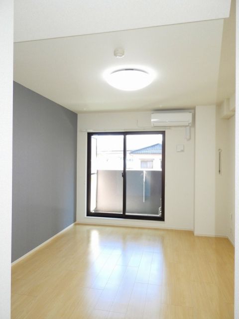 ブライト 西原駅前の居間写真