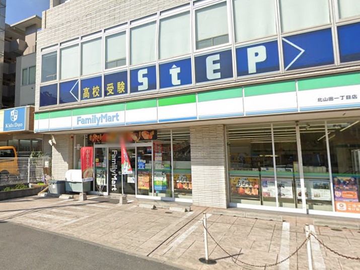 コンビニ　ファミリーマート（コンビニ）まで1185m
