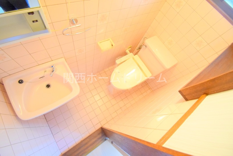 高瀬町5丁目11-13貸家のトイレ写真