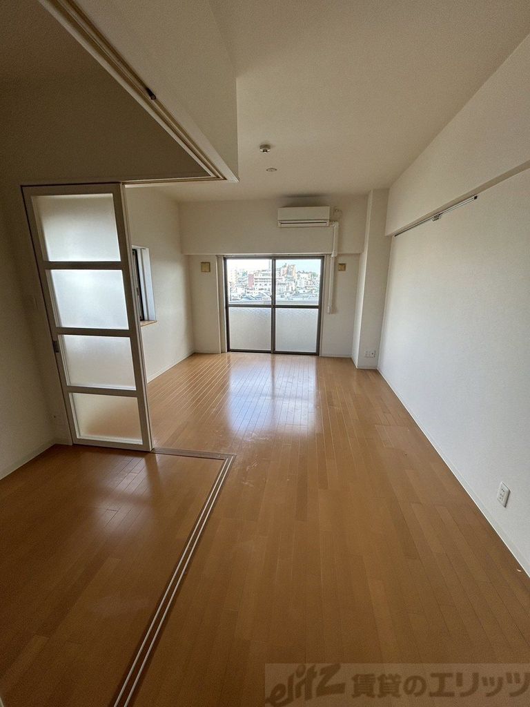 ルミネソレイユ江坂の居間写真