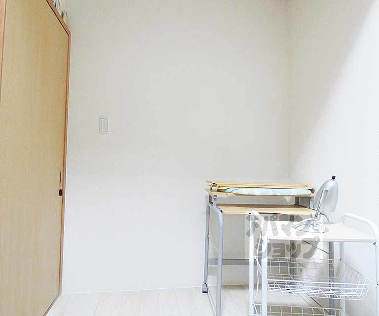 今出川シェアハウスの居間写真