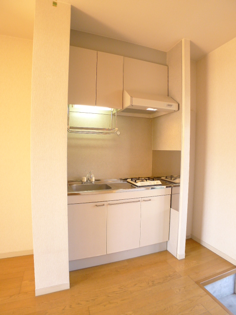 キッチン　写真は別部屋のため、現況と異なる場合があります。