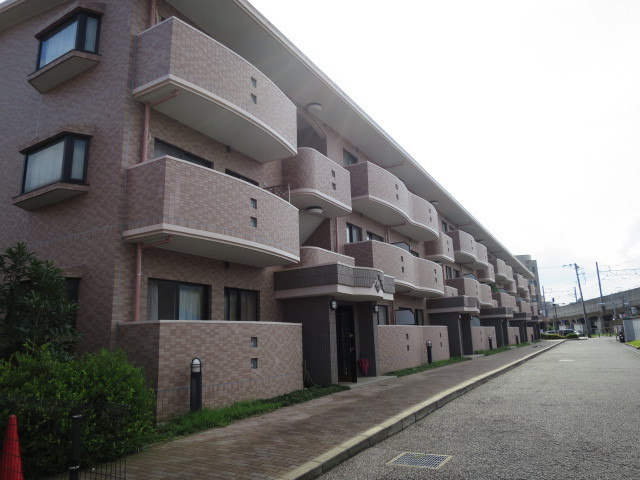 建物外観　敷地内ゆとりあります。