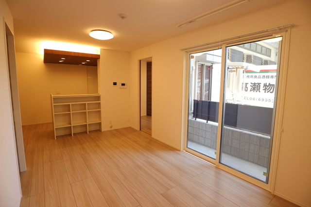 京阪本線 関目駅 徒歩11分 3階建 築5年の居間写真