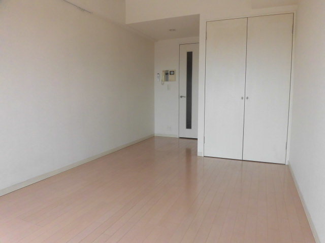 居室・リビング　参考写真　同物件　別タイプのお部屋