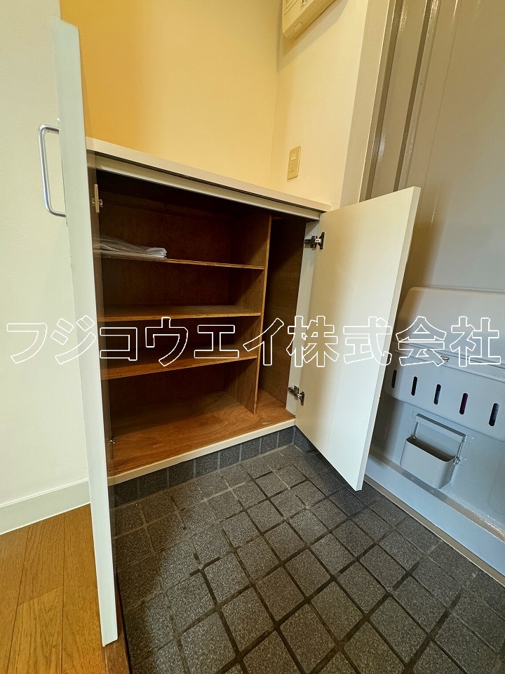 東京メトロ有楽町線 小竹向原駅 徒歩5分 3階建 築51年の玄関写真