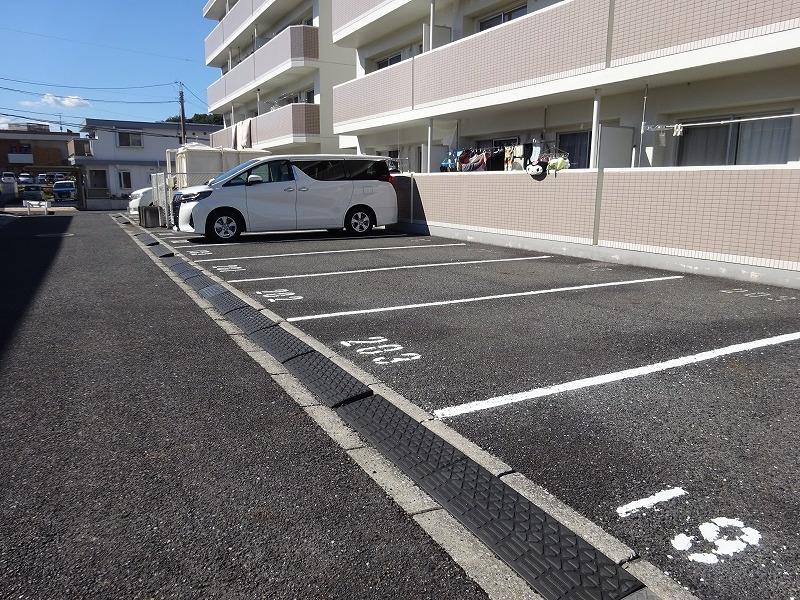 【グレイスフル清和・東館の駐車場】