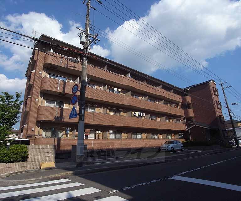 京都市北区上賀茂豊田町のマンションの建物外観