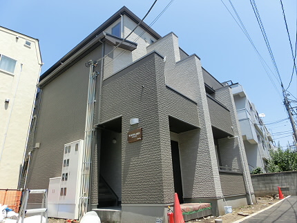 渋谷区本町のアパートの建物外観