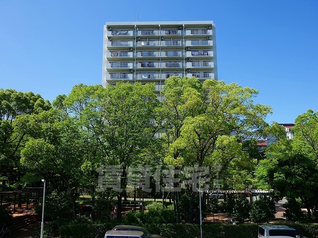 名古屋市熱田区六野のマンションの建物外観