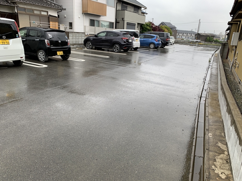 【姫路市大津区平松のアパートの駐車場】