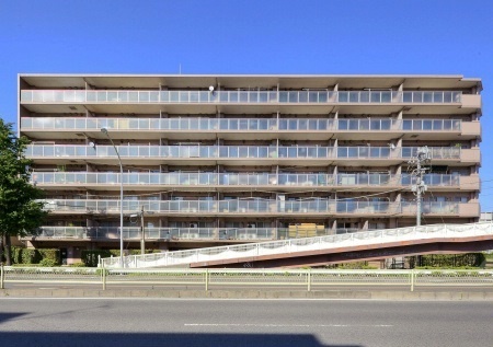 クリオ新杉田駅前の建物外観