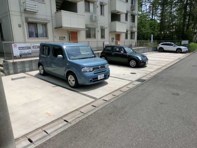 【千葉市若葉区みつわ台のアパートの駐車場】