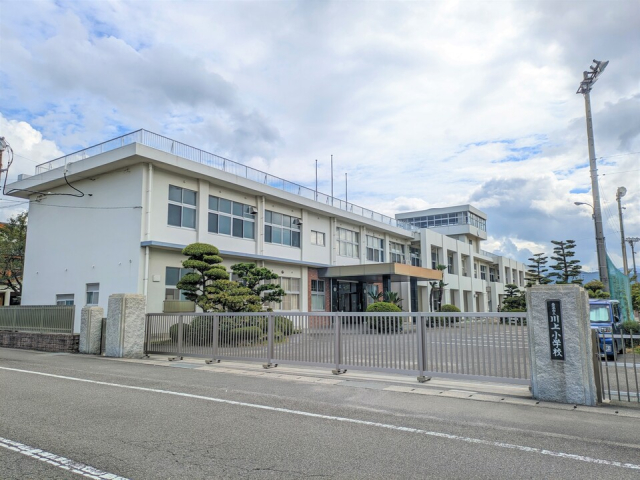 【東温市北方のアパートの小学校】