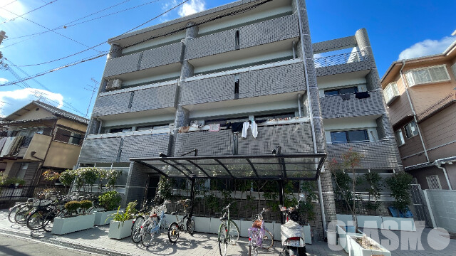 【豊中市稲津町のマンションの建物外観】