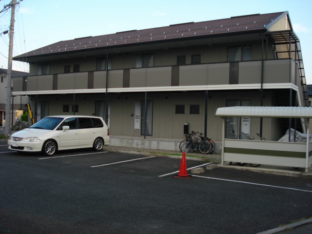 【フローレンスみわ西館の駐車場】