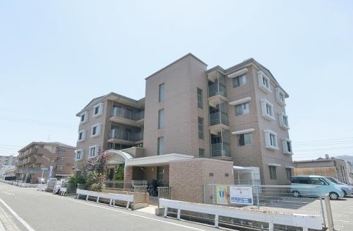 【那珂川市今光のマンションの建物外観】