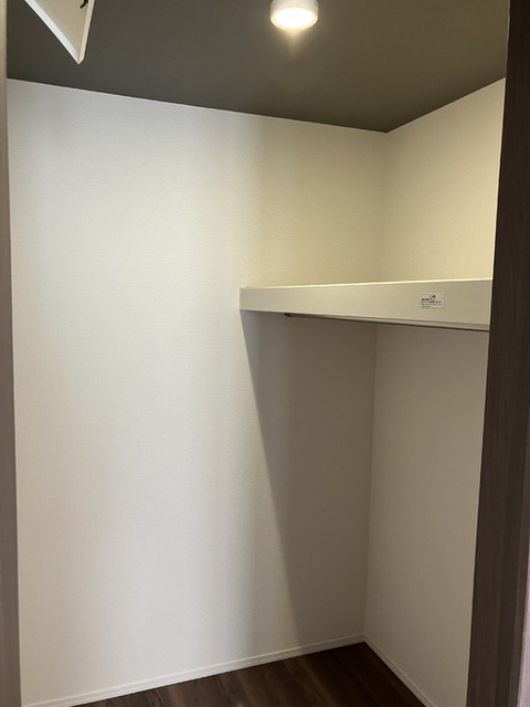 収納　３０２　ウオークインクローゼット