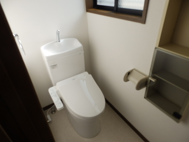 トイレ　ウォシュレット　１・２階にあります