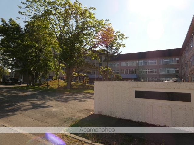中学校　西陵中学校（中学校）まで1000m