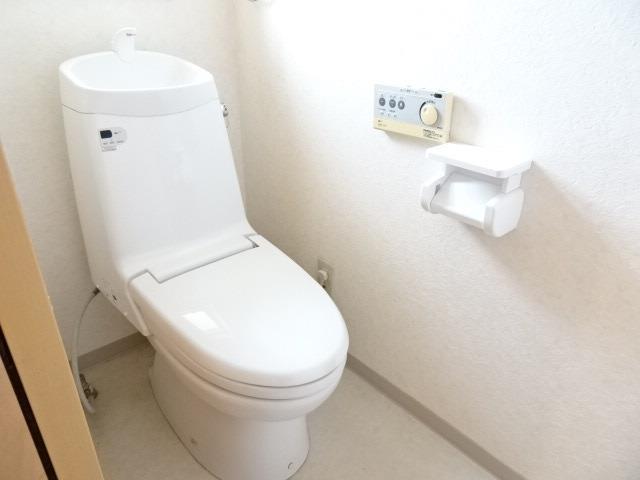 トイレ　温水洗浄暖房便座（イメージ）