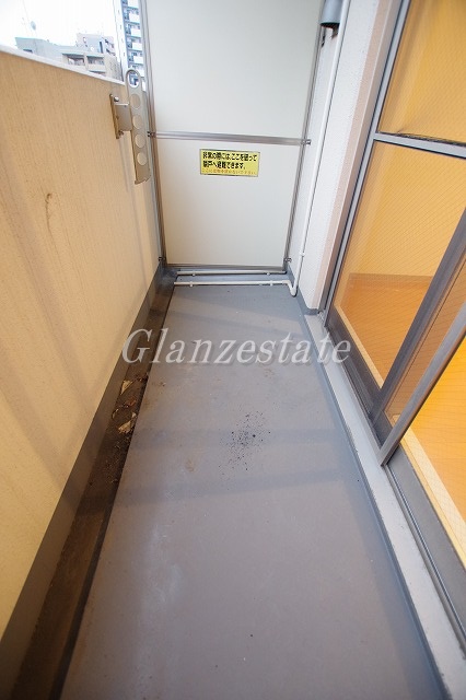 バルコニー　開放的で明るい空間を演出してくれるバルコニーです