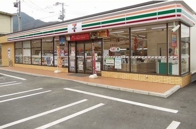 コンビニ　セブンイレブン（コンビニ）まで260m