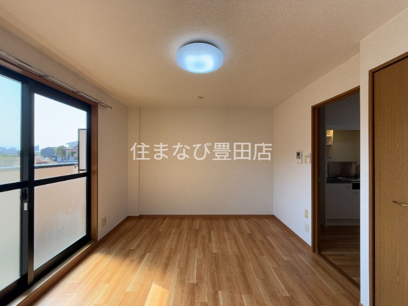 居室・リビング　清掃前