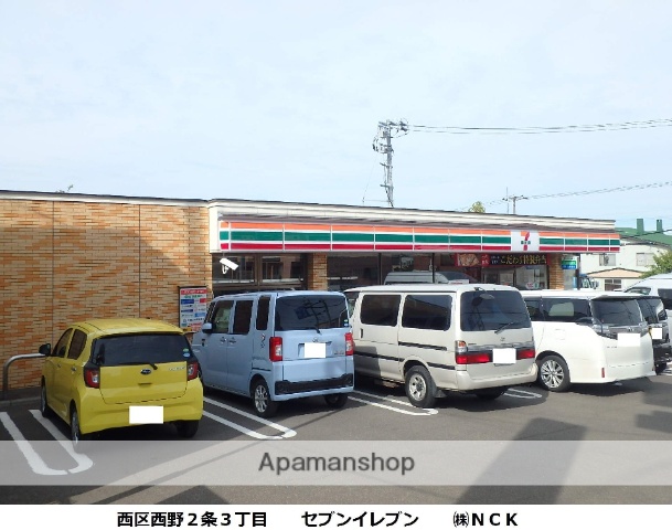 コンビニ　セブンイレブン（コンビニ）まで132m