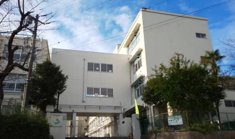 小学校　横浜市立柏尾小学校（小学校）まで965m