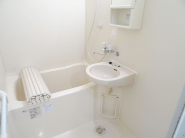 バス・シャワールーム　洗面付き浴室