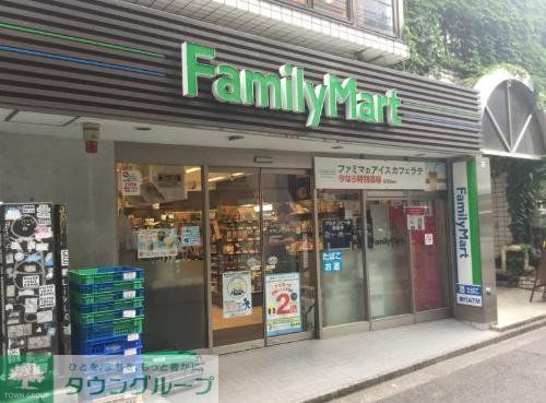コンビニ　ファミリーマート南青山五丁目店（コンビニ）まで390m