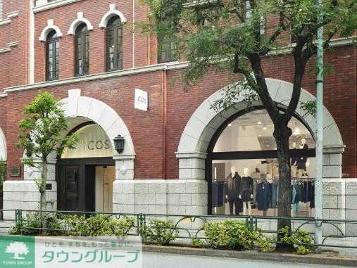 ショッピングセンター　COS青山店（ショッピングセンター）まで590m