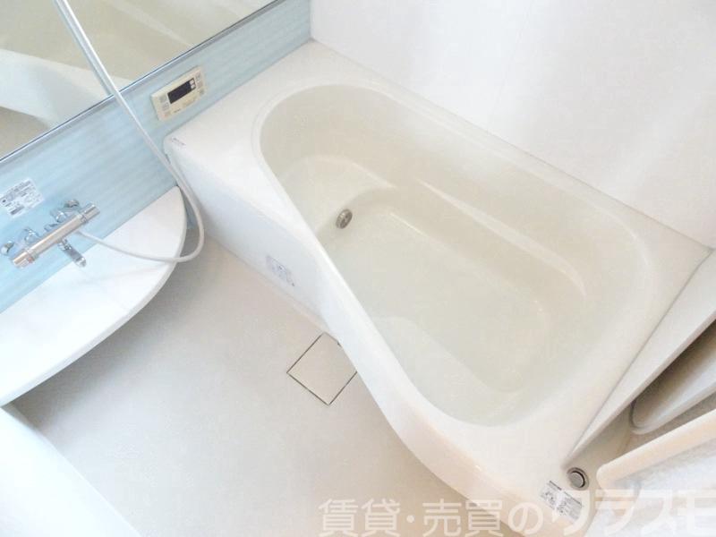 バス・シャワールーム　浴室乾燥機＆追焚機能付き広々バスルーム♪