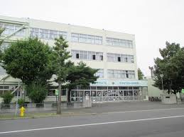 小学校　札幌市立栄東小学校（小学校）まで470m