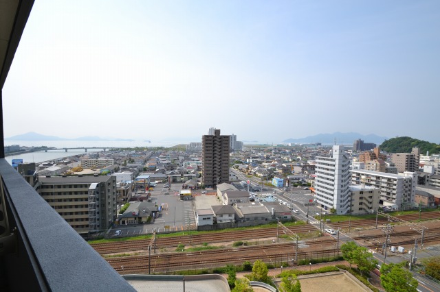 【広島市佐伯区五日市駅前のマンションの眺望】