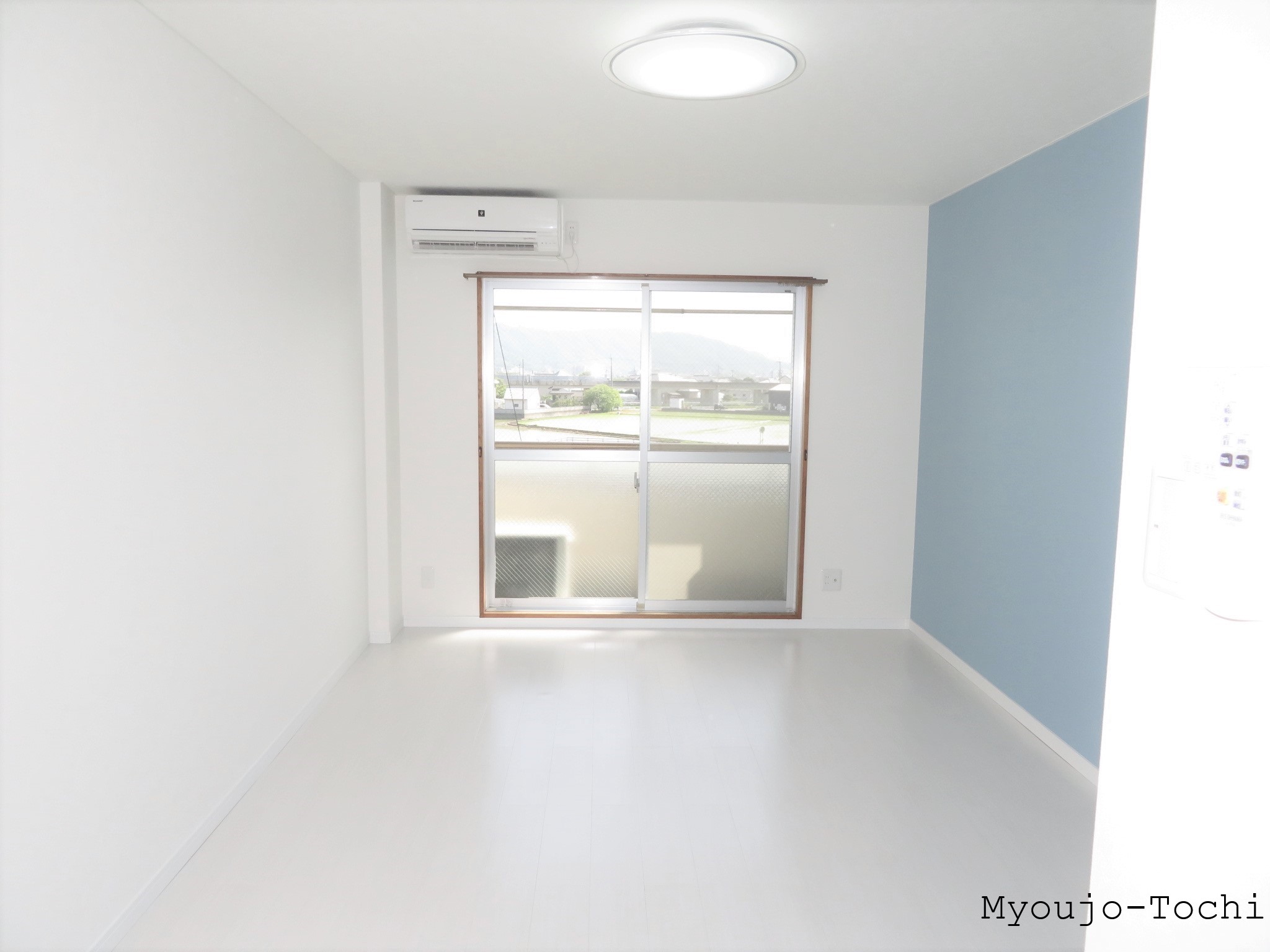 居室・リビング　フローリング・クロスのお色はお部屋により異ります