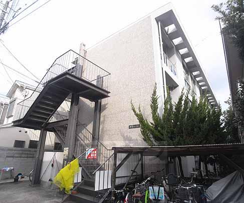 京都市左京区下鴨宮崎町のマンションの建物外観