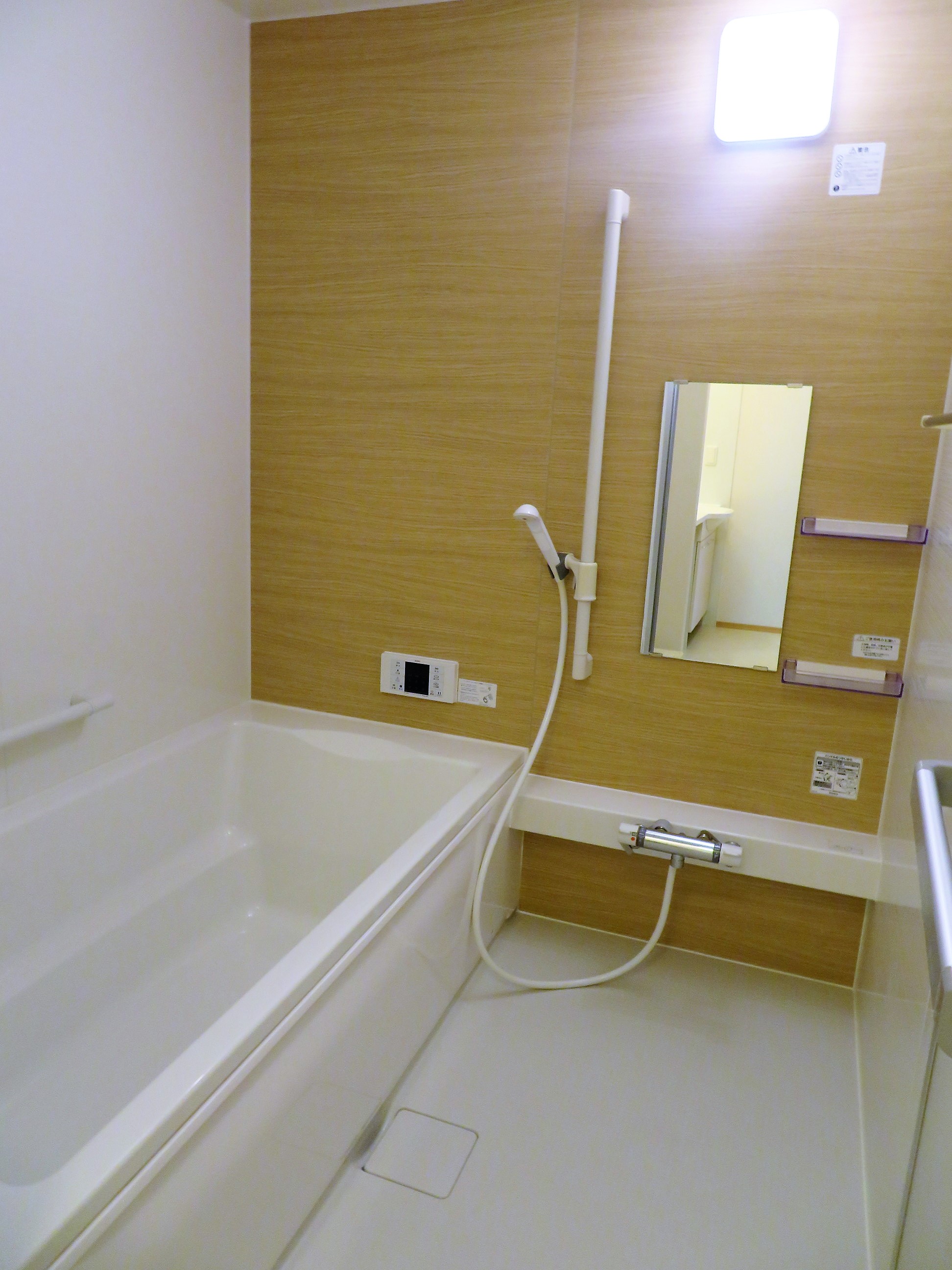 バス・シャワールーム　一坪風呂でゆったりつかれますネ！！