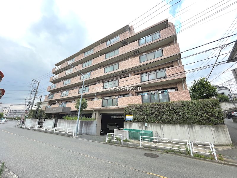 横浜市緑区東本郷のマンションの建物外観