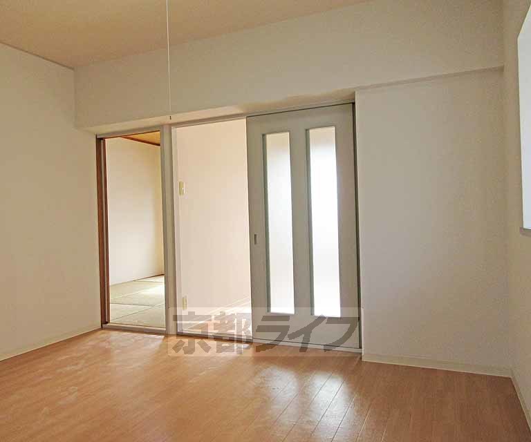 居室・リビング　使い勝手のいい洋室です。