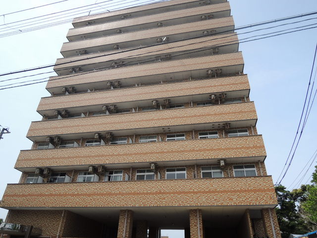 新潟市中央区紫竹山のマンションの建物外観