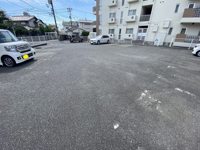 【グリーンビレッジ北方の駐車場】